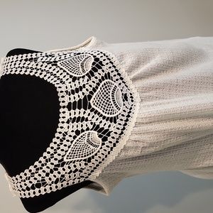 Lily.Morgan sleeveless lace blouse